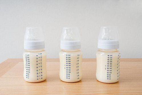 矿泉水和自来水哪个适合给宝宝冲奶粉 冲奶粉的水温等其它注意事项