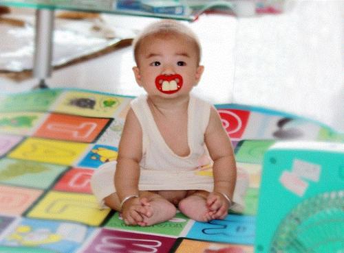 宝宝使用安抚奶嘴有哪些利弊