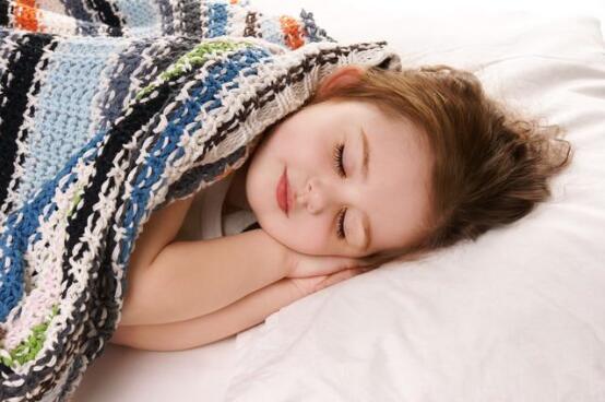 宝宝睡觉可以枕枕头么 宝宝枕枕头的正确方法