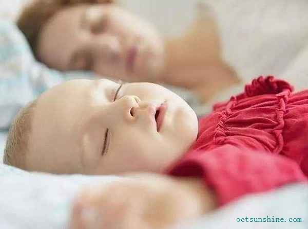 我们总结了10种导致婴儿睡眠不好的原因，并给出解决方法
