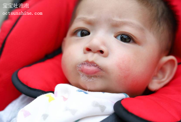 宝宝口吐泡泡是什么原因造成的？