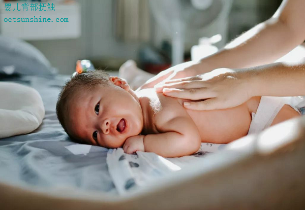 婴儿抚触具体怎么做？今天，专业的医院婴儿抚触操来了！(下)