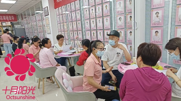 南京月嫂服务经验值对比：新手阿姨 vs 资深月嫂，服务差在哪？