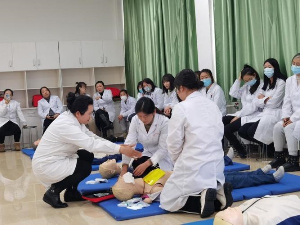 护工证多久考下来拿证？