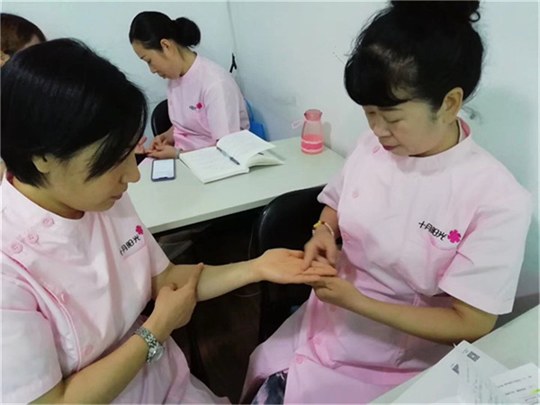 现在做小儿推拿师要学好久 怎么看哪家儿推培训好