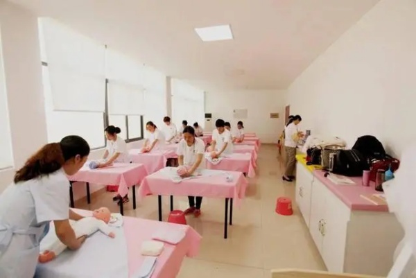 月嫂培训费用陷阱：课程缩水却按全价收费