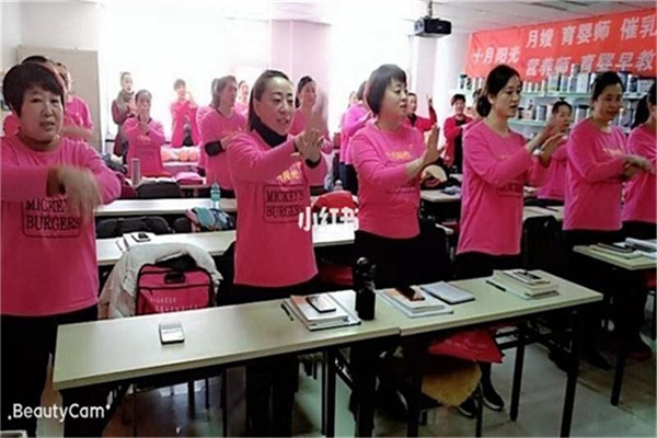 学习月嫂技能多少钱？上海培训费用透明化解析