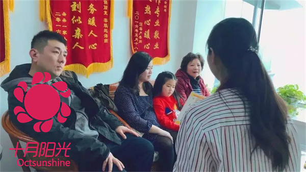 子女为父母找保姆的内心挣扎：孝心与现实的平衡