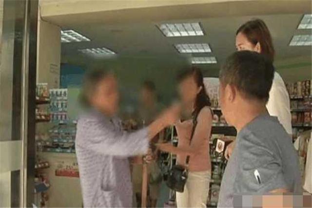 “用力摔，我赔”之宝宝超市捣乱事件的有关请育儿嫂的必要性分析