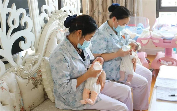 北京月嫂双胞胎护理价格：加价50%？明细公开
